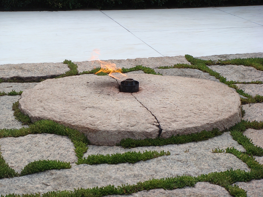 Washington DC [2009 July 02] 022.JPG - Scenes from Arlington National Cemetery.
